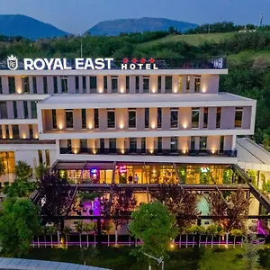 Hotel Royal East, Mjull-Bathore